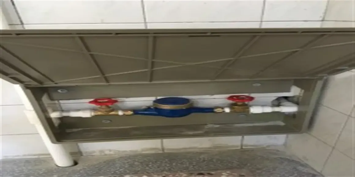 Beydağı Tesisat tarafından yapılan PPRC boru temiz su tesisatı döşeme ve su sayacı vana montajı çalışması.